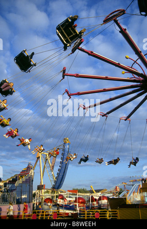 YOYO RITTEN DER MINNESOTA STATE FAIR IN ST. PAUL, MINNESOTA WIRBELT ÜBER DEM BODEN.  ENDE DES SOMMERS. Stockfoto