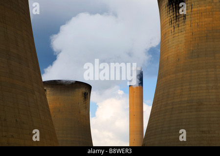 Kühltürme und Schornstein Drax North Yorkshire England Stockfoto