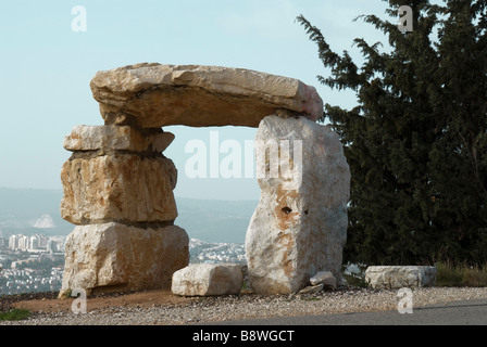 Eine Steintreppe neben der alten Steinmauern Stockfoto