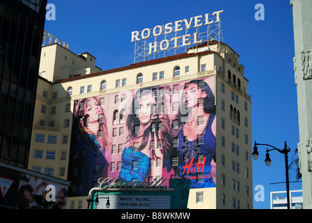 H&M-Werbetafel an der Seite des Roosevelt Hotels, Hollywood Boulevard, Hollywood, Los Angeles, Kalifornien, Vereinigte Staaten von Amerika Stockfoto