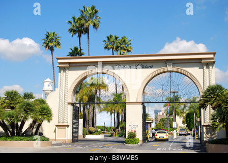 Eingang zu Paramount Studios, Melrose Avenue, Hollywood, Los Angeles, California, Vereinigte Staaten von Amerika Stockfoto