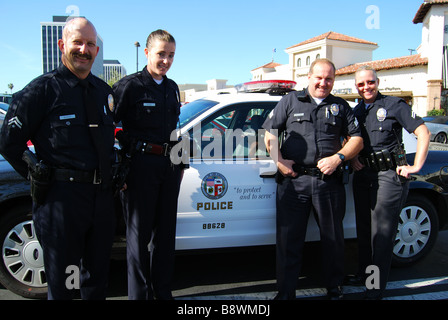 Polizisten mit Fahrzeug, Marina del Rey, Los Angeles, California, Vereinigte Staaten von Amerika Stockfoto