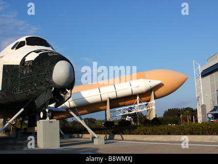 Vollem Umfang Replik Space Shuttle Explorer Rocket Booster und externen Treibstofftank, NASA Kennedy Space Center, Florida Stockfoto