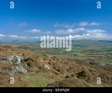 Blick über Hügel und Ackerland in der Nähe von Aberdaron Dorf Llyen Halbinsel, Gwynedd, Nordwales, UK. Stockfoto