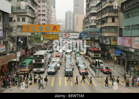 Erhöhten Blick auf belebten Kreuzung in Hongkong April 2008 Stockfoto