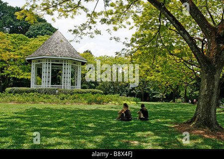 Historischen Musikpavillon umgeben von Regen, botanischen Gärten, Singapur Stockfoto
