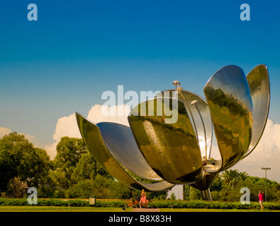 Blume geformt Skulptur in der Plaza Naciones Unidas United Nations Plaza - Buenos Aires, Argentinien Stockfoto