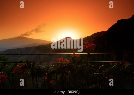Den Ätna von Taormina Sizilien gesehen Stockfoto