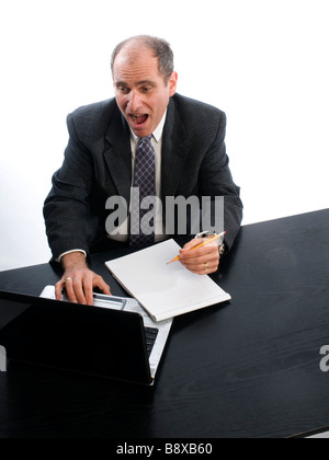 leitenden Angestellter im Büro Schreibtisch Mittelalter Mann begeistert Stockfoto