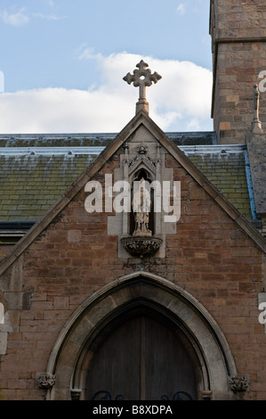 Teil der Haupteingang der Kirche St Wilfrid, steht am Kirchhügel, Kirkby-In-Ashfield, Nottinghamshire, England. Stockfoto