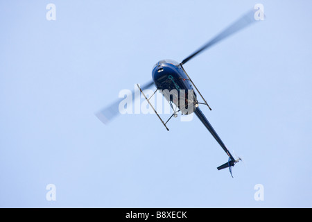 Robinson R22 Beta G-IIPT Hubschrauber im Flug Airfield Sandtoft Stockfoto