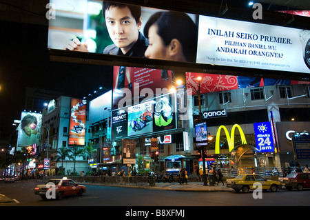 Kuala Lumpur Bukit Bintang Plaza in der Nacht Stockfoto