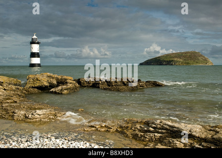 Penmon Leuchtturm und Puffin Insel Anglesey, Wales. UK Stockfoto