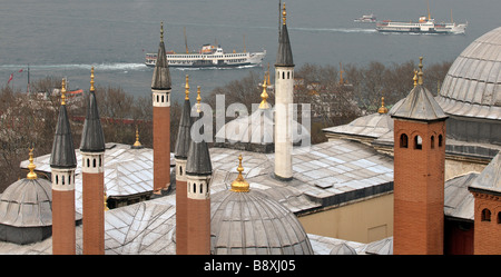 Die Schornsteine auf den Dächern und in den Harem, Topkapi Palace, Istanbul, Türkei Stockfoto