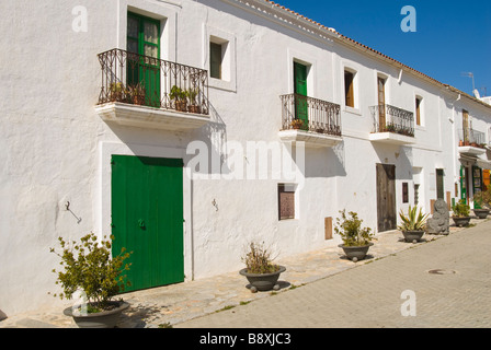 San Juan Bautista (Sant Joan) wichtigsten Straßenansicht, Ibiza, Spanien Stockfoto