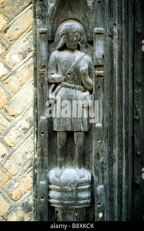 Detail der Holz Holz mittelalterliche Carving 15. Jahrhundert Hunter Tür Rahmen Wasser Straße Lavenham Suffolk East Anglia England UK Stockfoto