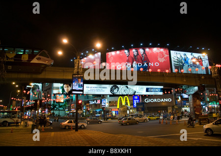 Malaysia Kuala Lumpur Bukit Bintang Plaza nachts Giordano Stockfoto