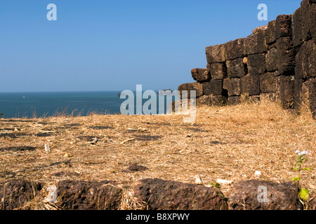 Seascape Blick vom zerstörten Kastellmauer. Stockfoto