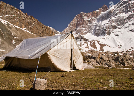 Camping in den Bergen, Pamir, Tadschikistan, Asien Fan. Stockfoto