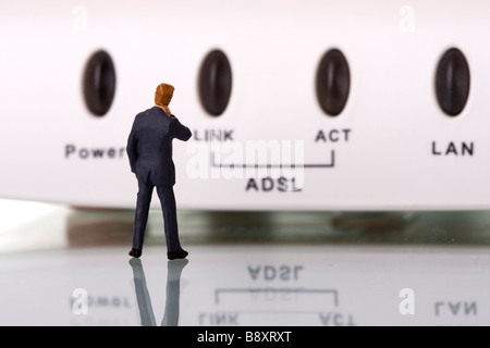 Kleinunternehmer, die Prüfung der Internet Geschwindigkeit selektiven Fokus Stockfoto