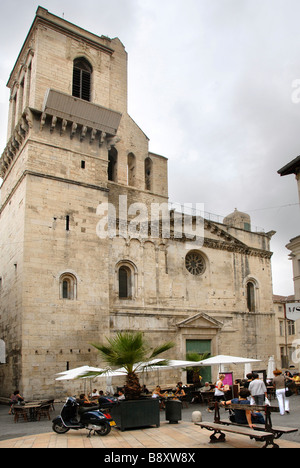 Römisch-katholische Kathedrale, Cathédrale Notre-Dame-et-Saint-Castor de Nîmes, Nimes, Frankreich, Europa Stockfoto