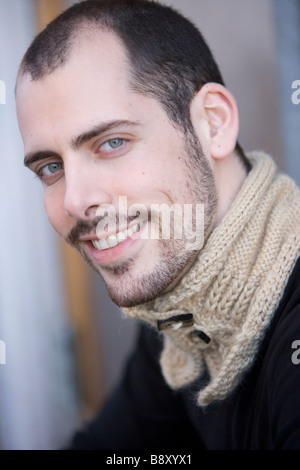 Smiley Mann mit seltsamen lustige Mimik Stockfoto