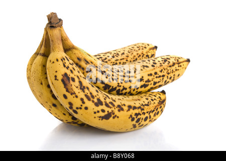 Cluster von über reife Bananen isoliert auf weißem Hintergrund. Stockfoto