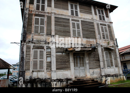 Alte Gebäude des Krankenhauses in St Laurent du Maroni-Französisch-Guayana Stockfoto