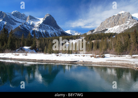 Schneebedeckten Gipfel der Rockies in Canmore, Kanada Stockfoto