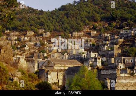 Kayaköy oder Kayakoyu ist eine Geisterstadt Dorf in der Türkei. der griechische Name ist Levissi, ein Dorf, 8 km südlich von Fethiye, in der Nähe von Olu Deniz. Stockfoto