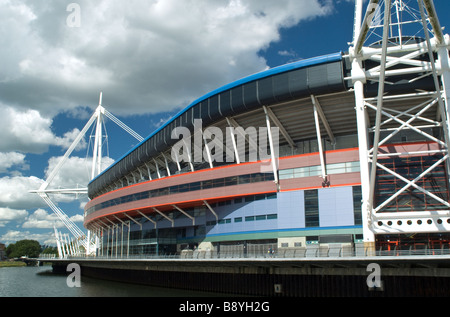 Wales Millennium Stadium in Cardiff am Ufer des Flusses Taff - HEUTE bekannt als das Fürstentum Stadium Stockfoto