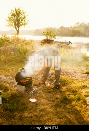 Ein Grill, ein Sommer-Nacht-Schweden. Stockfoto