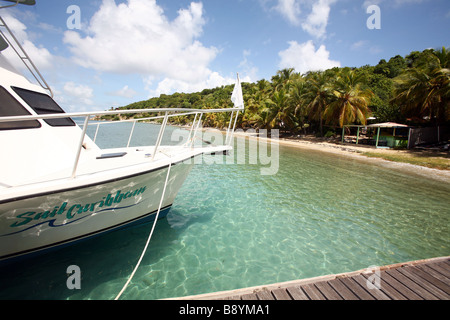 Ein Boot auf einem Pier der Karibik Insel Cooper-Insel in den British Virgin Islands Stockfoto