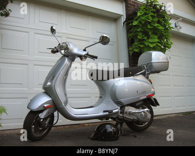 Ein Motorroller Vespa LX150 Stockfoto