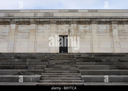 Zeppelinfeld und Zeppelinhaupttribüne Nürnberg dies gehörte das Reichsparteitagsgelände und ist jetzt verfallen Stockfoto