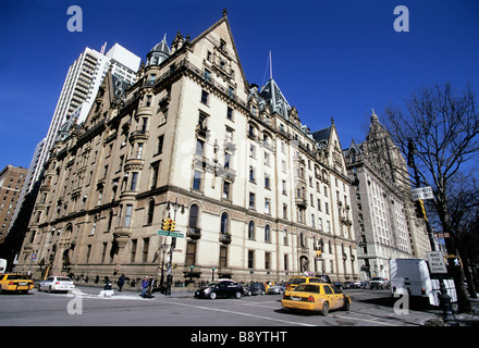 New York City Central Park West die Dakota Gebäude aus dem 19. Jahrhundert Wahrzeichen an der Upper West Side von New York City USA Stockfoto