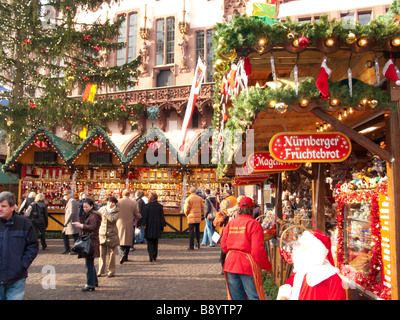 Weihnachtsmarkt in Roemer Platz Frankfurt Am Main Deutschland Stockfoto