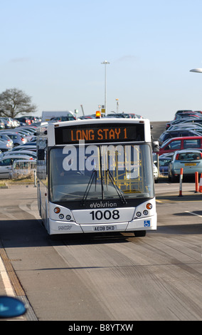 Parkplatz-Shuttle-Bus am Flughafen Birmingham, UK Stockfoto