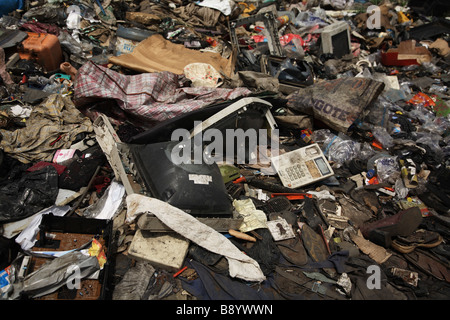 Allgemeinen Müll und Elektronik-Altgeräte in Olusosum-Deponie in Lagos, Nigeria. Stockfoto