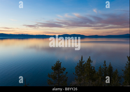 Sonnenuntergang vom Logan schwärmen Vista Point off Highway 50, Zephyr Cove, Lake Tahoe, Nevada, USA Stockfoto