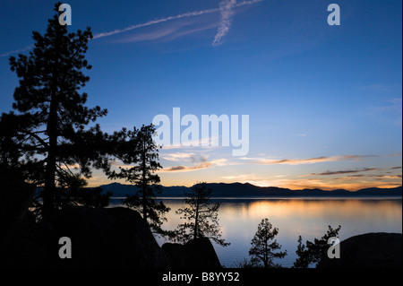 Sonnenuntergang vom Logan schwärmen Vista Point off Highway 50, Zephyr Cove, Lake Tahoe, Nevada, USA Stockfoto