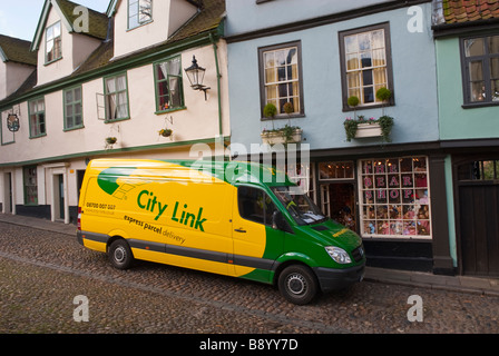 Ein City Link van Nachnahme am Elm Hill in Norwich, Norfolk, Großbritannien Stockfoto