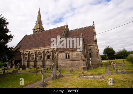 St John’s Church, eine typische Pfarrkirche aus dem 19. Jahrhundert in Marchington Woodlands, Staffordshire, England. Stockfoto