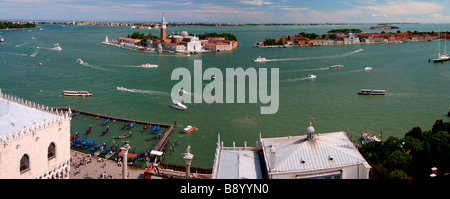 Die venezianische Lagune gesehen vom Markusplatz Glockenturm, Venedig, Italien Stockfoto