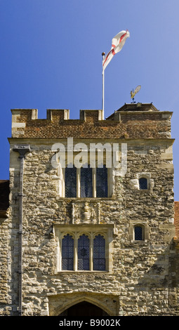 Spitze des Turms Torhaus an der Westfront an Ightham Mote, Sevenoaks, Kent Stockfoto