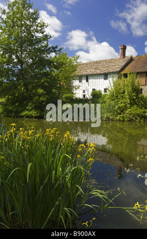 Die Seite des Brockhampton Unterhaus über den Graben auf dem Brockhampton Anwesen in Worcestershire Stockfoto