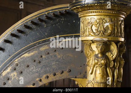 Nahaufnahme eines Teils der Harfe im Musikzimmer im Westwood Manor in der Nähe von Bradford auf Avon Wiltshire Stockfoto