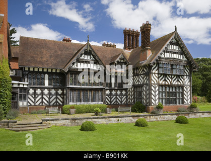 Der östliche Flügel am Wightwick Manor, Wolverhampton, West Midlands. Stockfoto