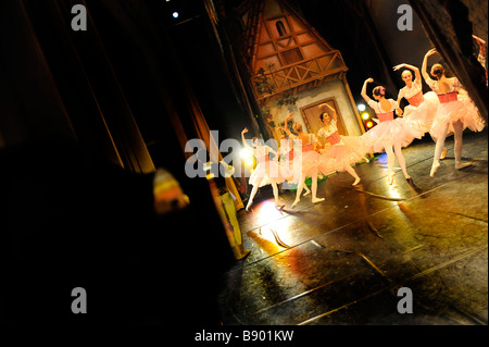 Russischen Ballerinen teilnehmen in der Moskauer Ballett La Classique Leistung von Giselle in Barnstaple, Devon, uk Stockfoto