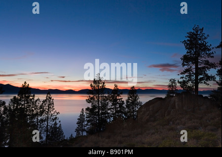 Sonnenuntergang vom Logan schwärmen Vista Point off Highway 50, Zephyr Cove, Lake Tahoe, Nevada, USA Stockfoto